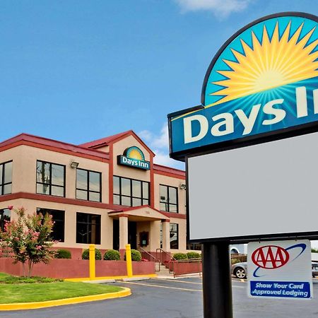 Days Inn By Wyndham Lawrenceville Extérieur photo