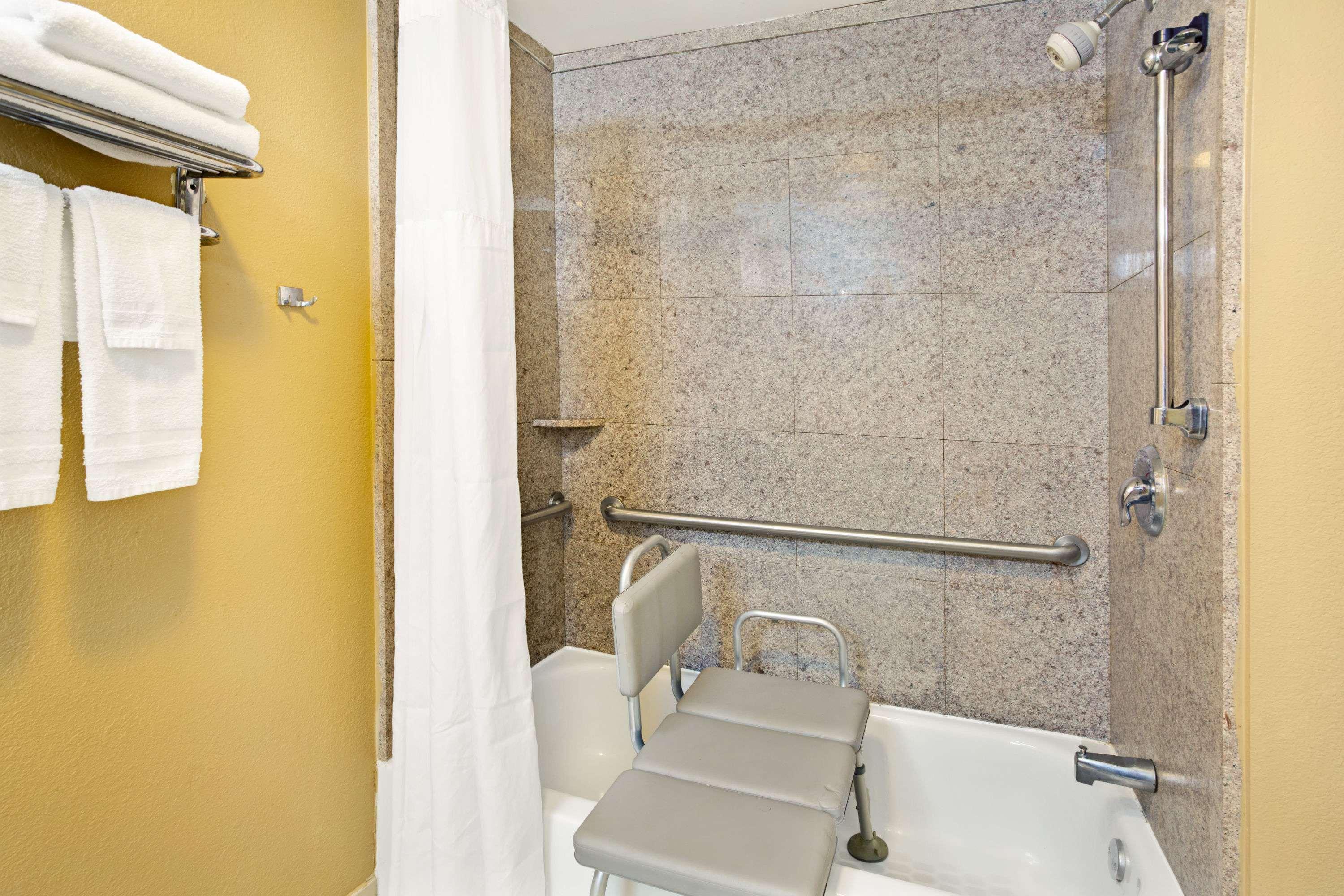 Days Inn By Wyndham Lawrenceville Extérieur photo