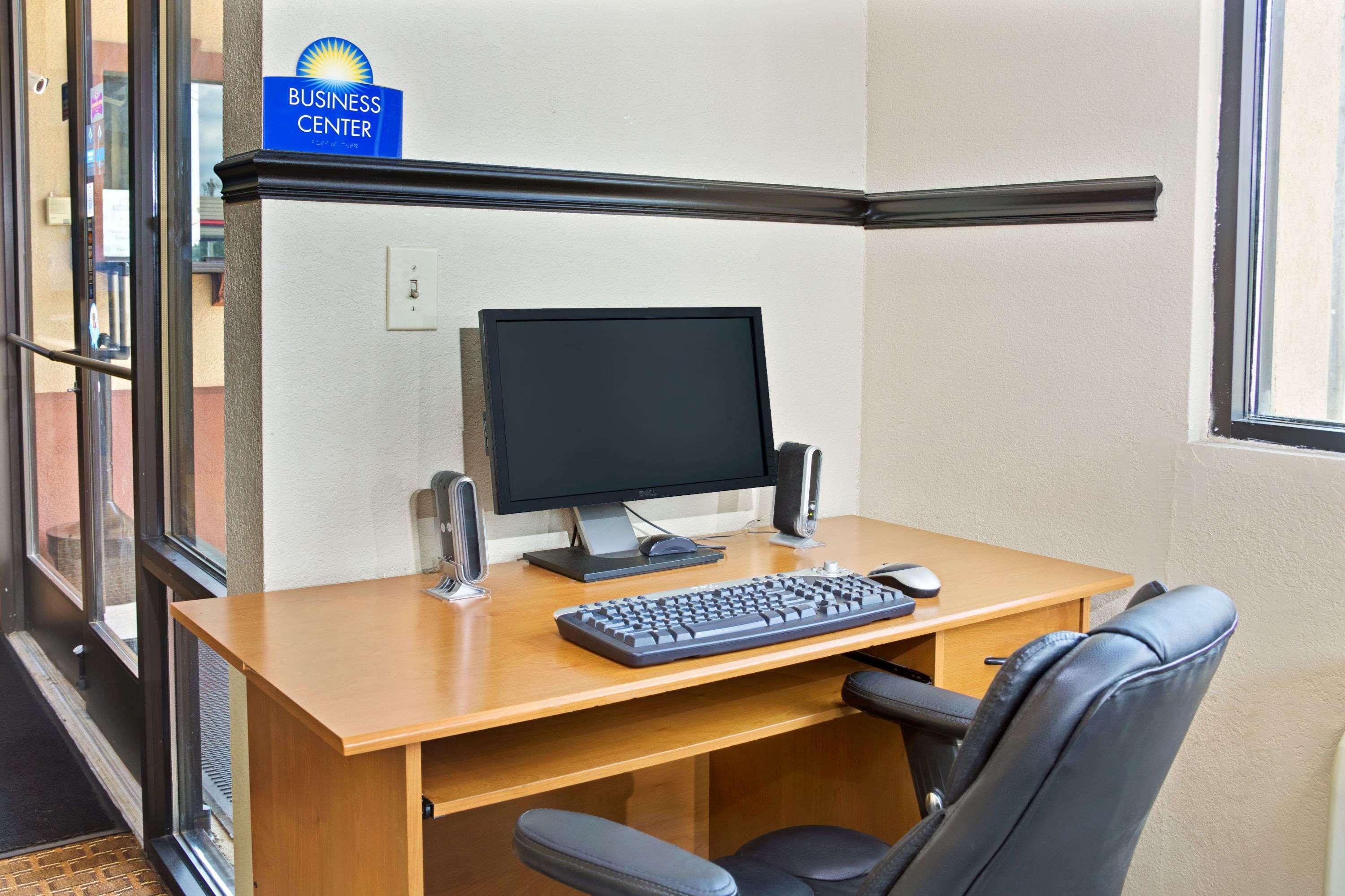 Days Inn By Wyndham Lawrenceville Extérieur photo