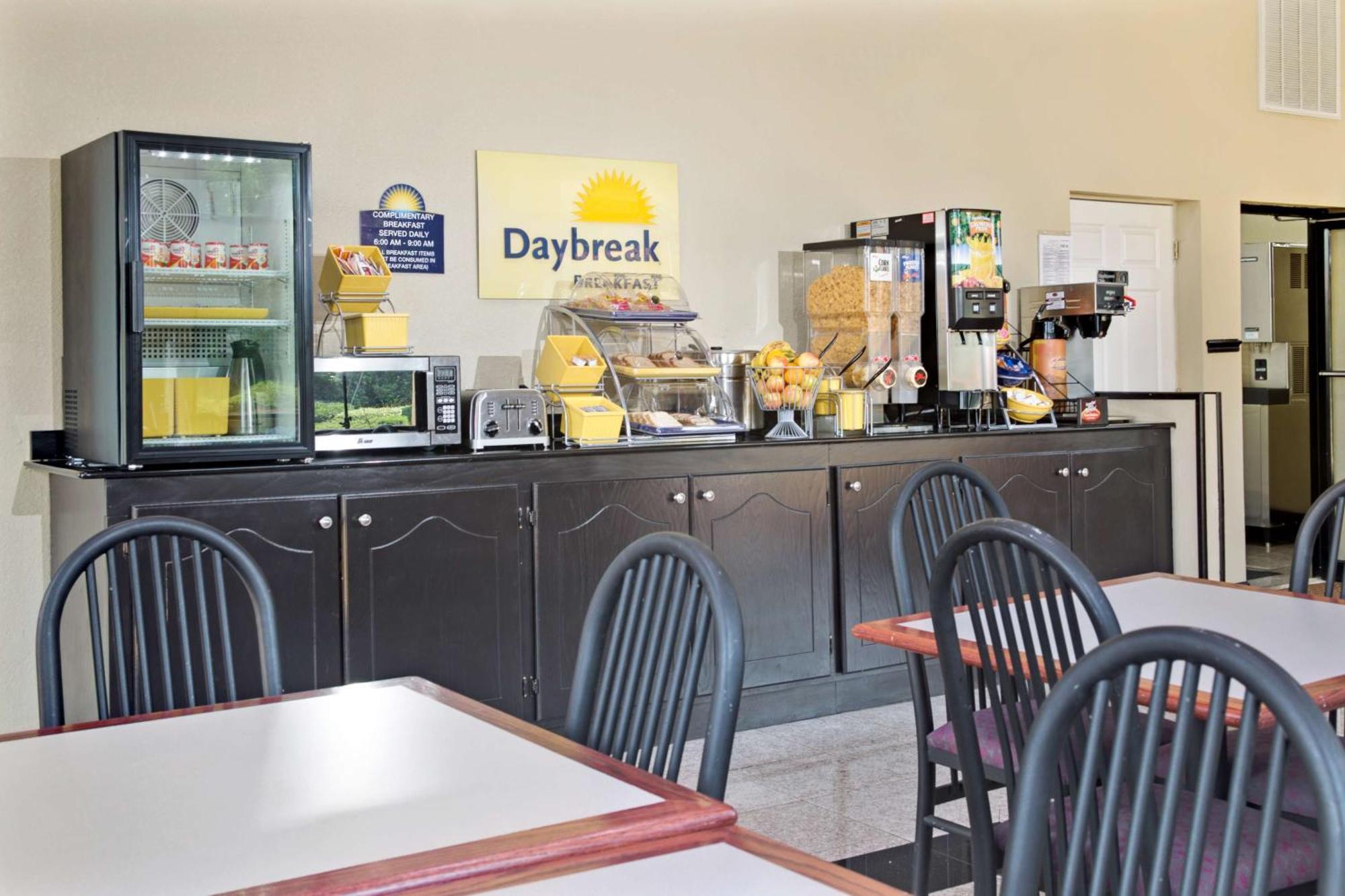 Days Inn By Wyndham Lawrenceville Extérieur photo